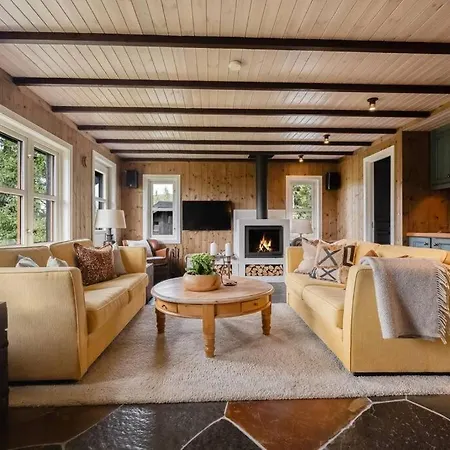 Your Ideal Getaway Awaits In Charming Retreat 木屋