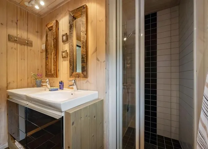 Your Ideal Getaway Awaits In Charming Retreat Chalet