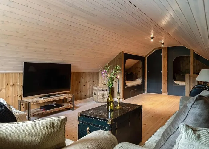 Your Ideal Getaway Awaits In Charming Retreat