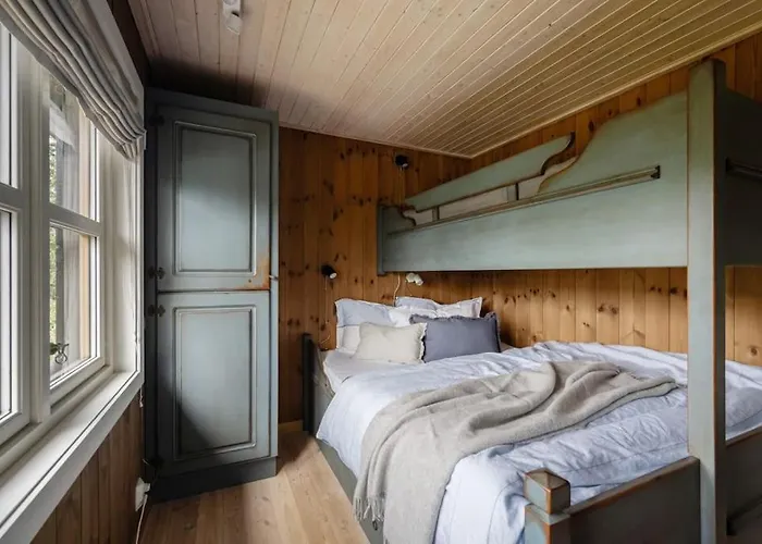 Chalet Your Ideal Getaway Awaits In Charming Retreat