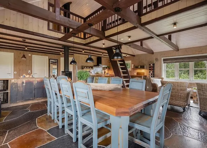 Chalet Your Ideal Getaway Awaits In Charming Retreat *
