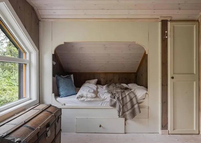 Chalet Your Ideal Getaway Awaits In Charming Retreat