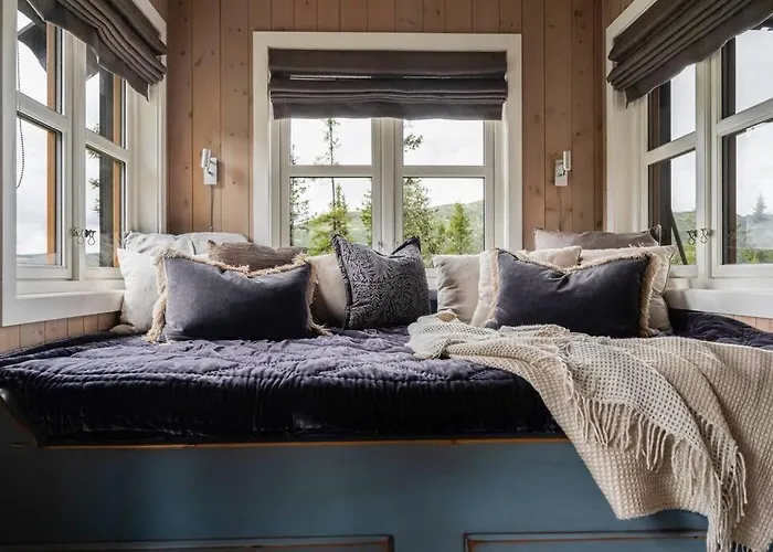 Your Ideal Getaway Awaits In Charming Retreat *